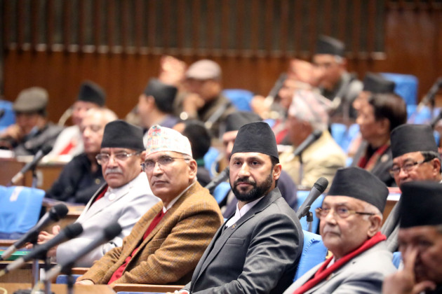 गृहमन्त्री लामिछाने सहभागी बैठकमै हत्या अभियोगमा फरार सांसद महतो !